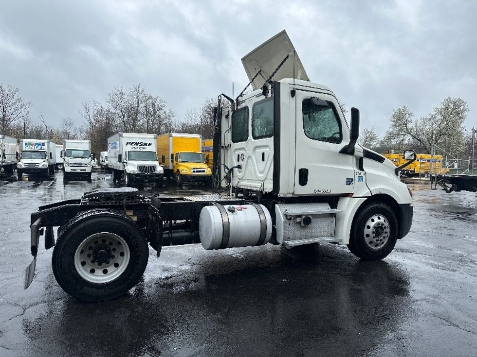 Day Cab Tractor-Heavy Duty Tractors-Freightliner-2019-T12642ST-Parsippany-NJ-395,267\n\t\tmiles-$ 36,000 - Image 7
