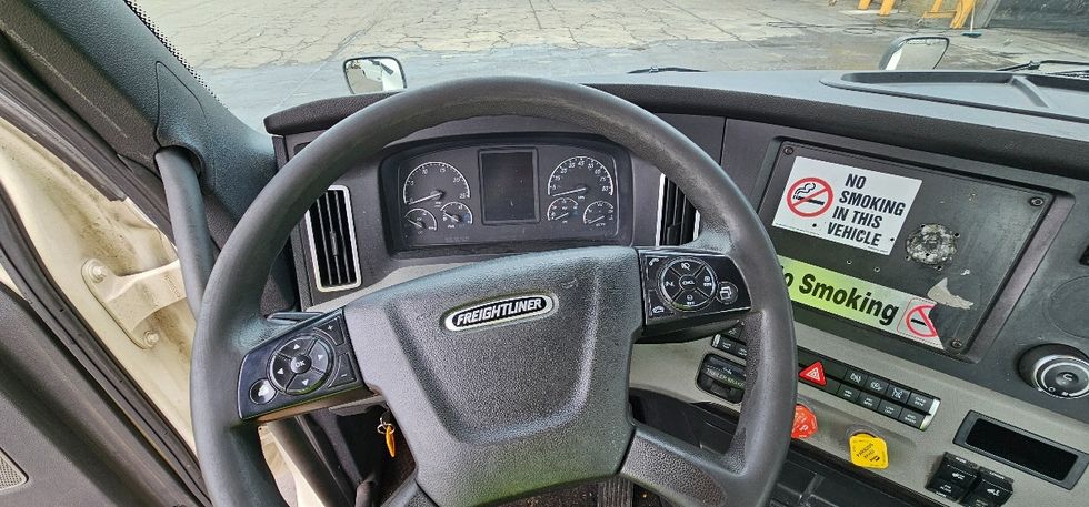 Day Cab Tractor-Heavy Duty Tractors-Freightliner-2019-T12642ST-Parsippany-NJ-414,633\n\t\tmiles-$ 35,250 - Image 11