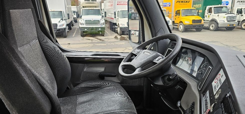 Day Cab Tractor-Heavy Duty Tractors-Freightliner-2019-T12642ST-Parsippany-NJ-414,633\n\t\tmiles-$ 35,250 - Image 14