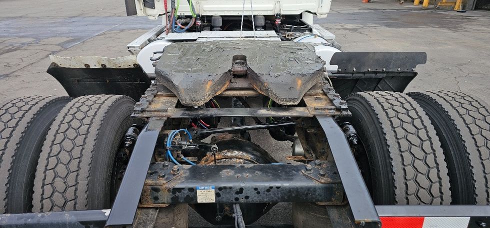 Day Cab Tractor-Heavy Duty Tractors-Freightliner-2019-T12642ST-Parsippany-NJ-414,633\n\t\tmiles-$ 35,250 - Image 6