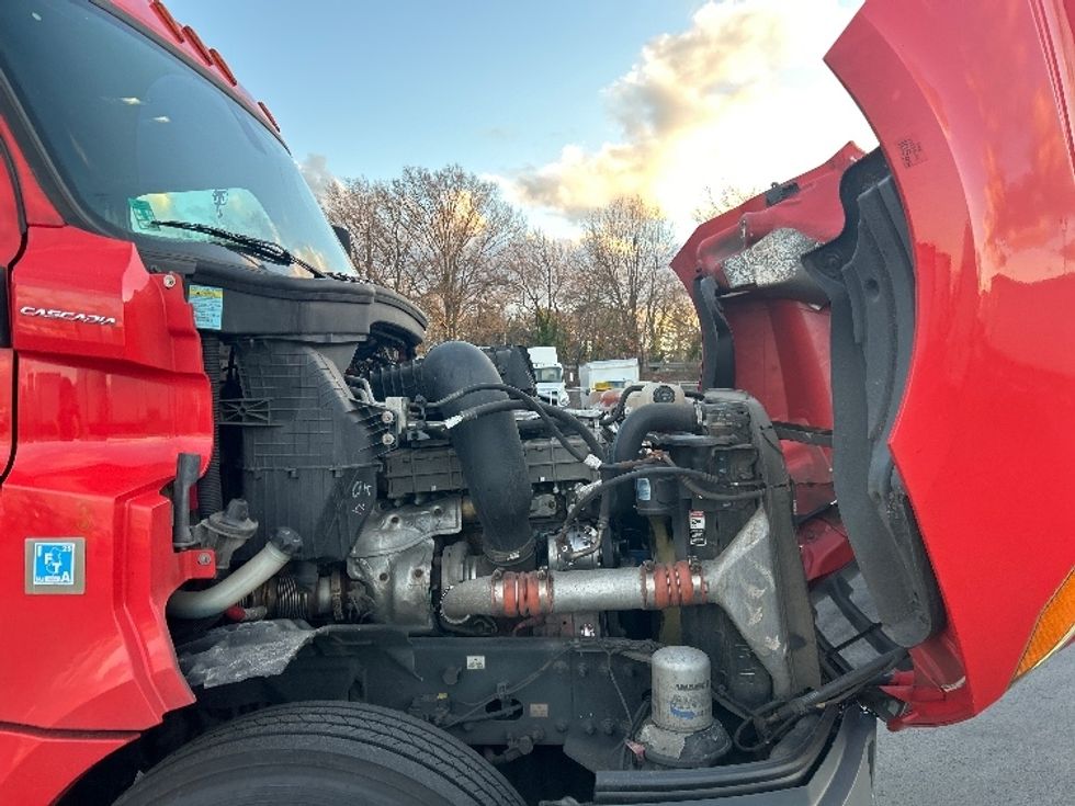 Day Cab Tractor-Heavy Duty Tractors-Freightliner-2019-T12642ST-Pennsauken-NJ-527,007\n\t\tmiles-$ 26,500 - Image 15