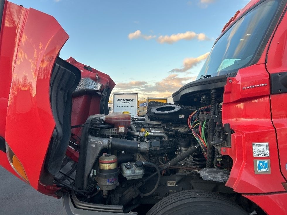 Day Cab Tractor-Heavy Duty Tractors-Freightliner-2019-T12642ST-Pennsauken-NJ-527,007\n\t\tmiles-$ 26,500 - Image 16