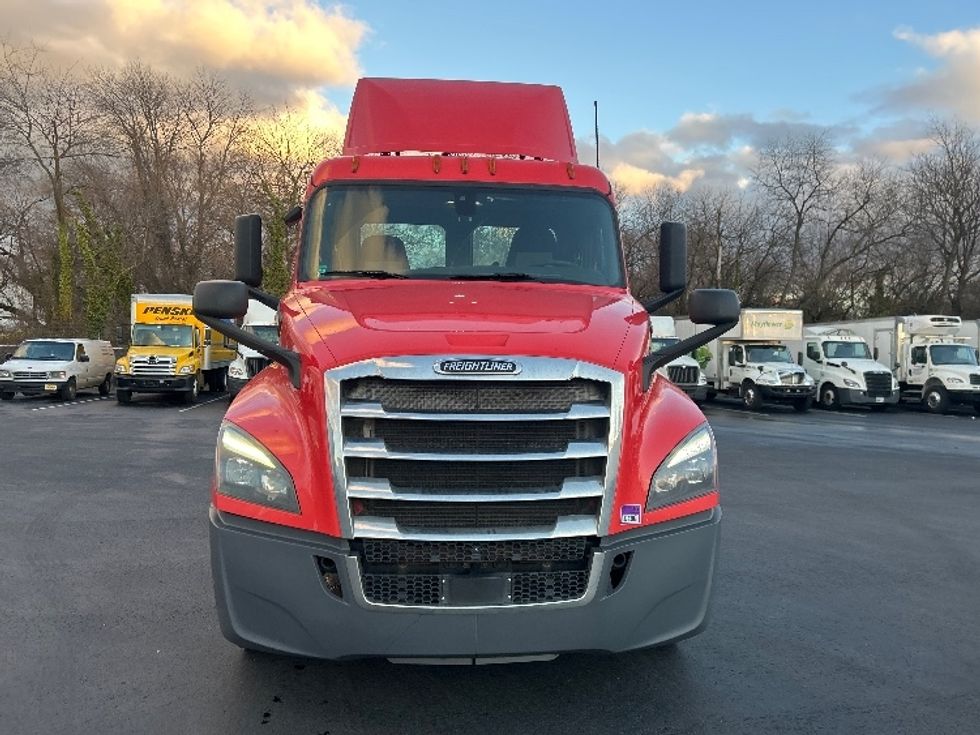 Day Cab Tractor-Heavy Duty Tractors-Freightliner-2019-T12642ST-Pennsauken-NJ-527,007\n\t\tmiles-$ 26,500 - Image 2
