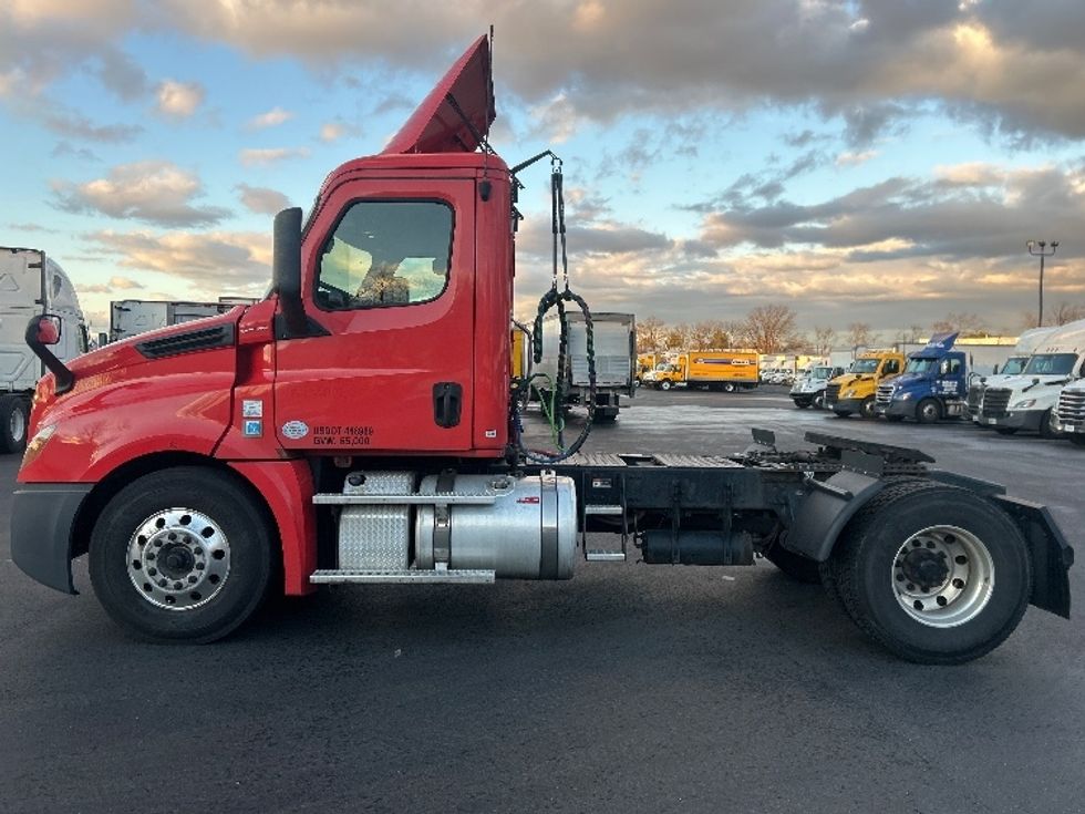 Day Cab Tractor-Heavy Duty Tractors-Freightliner-2019-T12642ST-Pennsauken-NJ-527,007\n\t\tmiles-$ 26,500 - Image 4