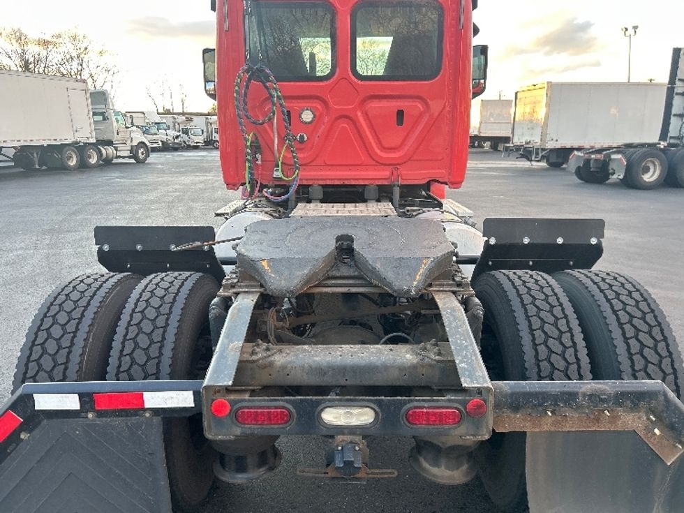 Day Cab Tractor-Heavy Duty Tractors-Freightliner-2019-T12642ST-Pennsauken-NJ-527,007\n\t\tmiles-$ 26,500 - Image 6