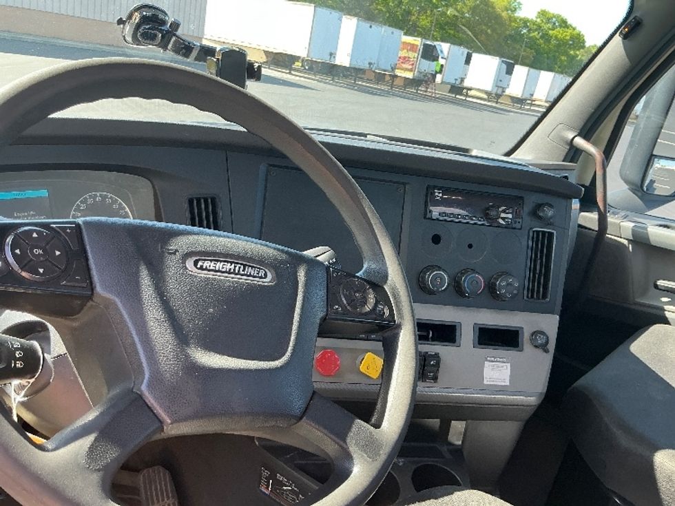 Day Cab Tractor-Heavy Duty Tractors-Freightliner-2019-T12642ST-Pensacola-FL-306,569\n\t\tmiles-$ 45,500 - Image 11