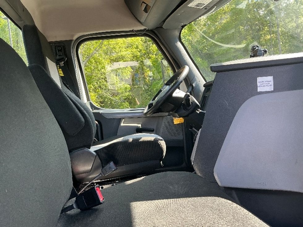 Day Cab Tractor-Heavy Duty Tractors-Freightliner-2019-T12642ST-Pensacola-FL-306,569\n\t\tmiles-$ 45,500 - Image 14