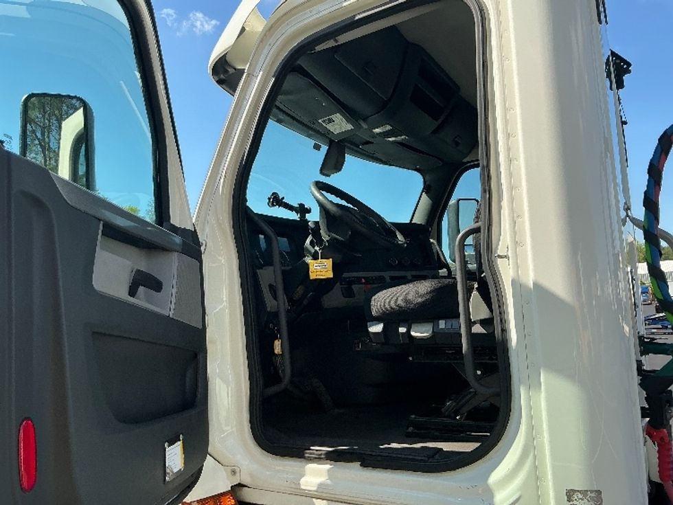 Day Cab Tractor-Heavy Duty Tractors-Freightliner-2019-T12642ST-Pensacola-FL-306,569\n\t\tmiles-$ 45,500 - Image 9