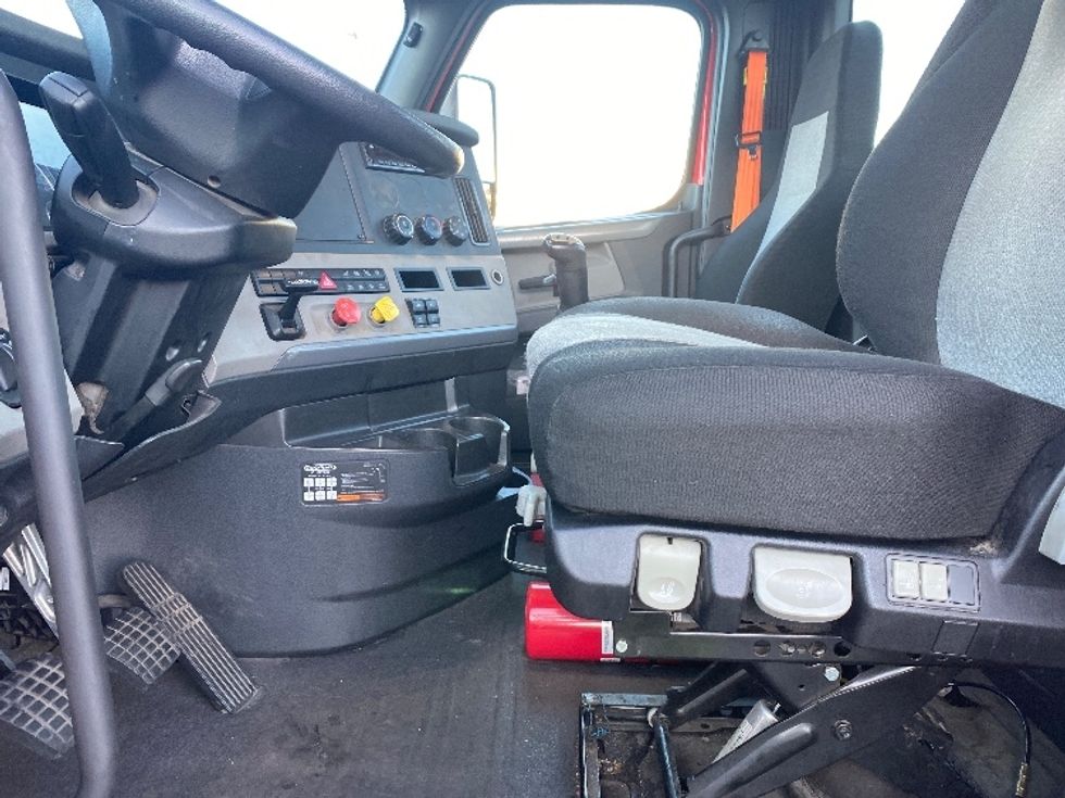 Day Cab Tractor-Heavy Duty Tractors-Freightliner-2019-T12642ST-Phoenix-AZ-211,107\n\t\tmiles-$ 35,000 - Image 10