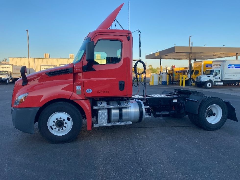 Day Cab Tractor-Heavy Duty Tractors-Freightliner-2019-T12642ST-Phoenix-AZ-211,107\n\t\tmiles-$ 35,000 - Image 4