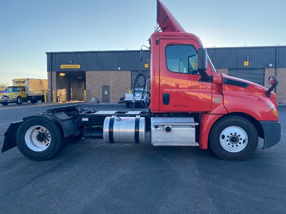 Day Cab Tractor-Heavy Duty Tractors-Freightliner-2019-T12642ST-Phoenix-AZ-211,107\n\t\tmiles-$ 35,000 - Image 8