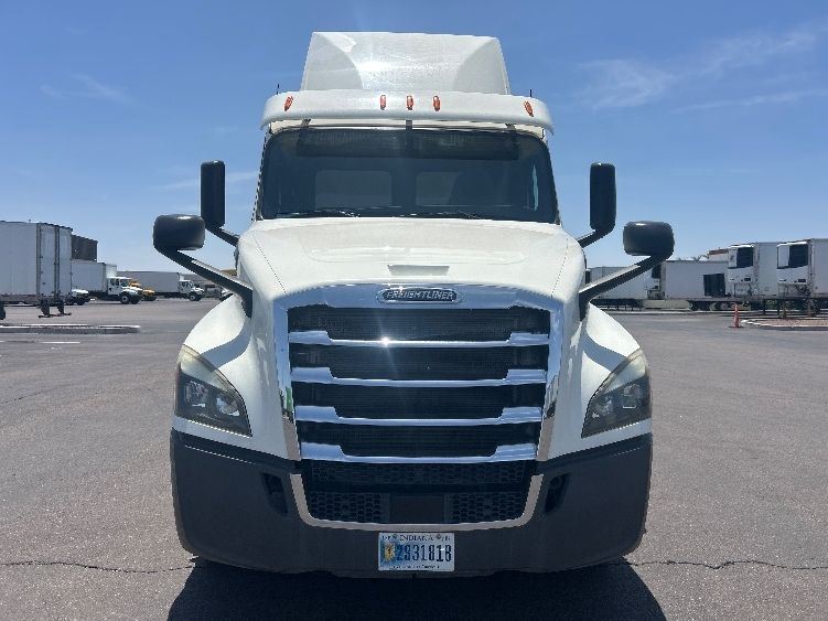 2019 Freightliner Cascadia 126" Day cab photo 2