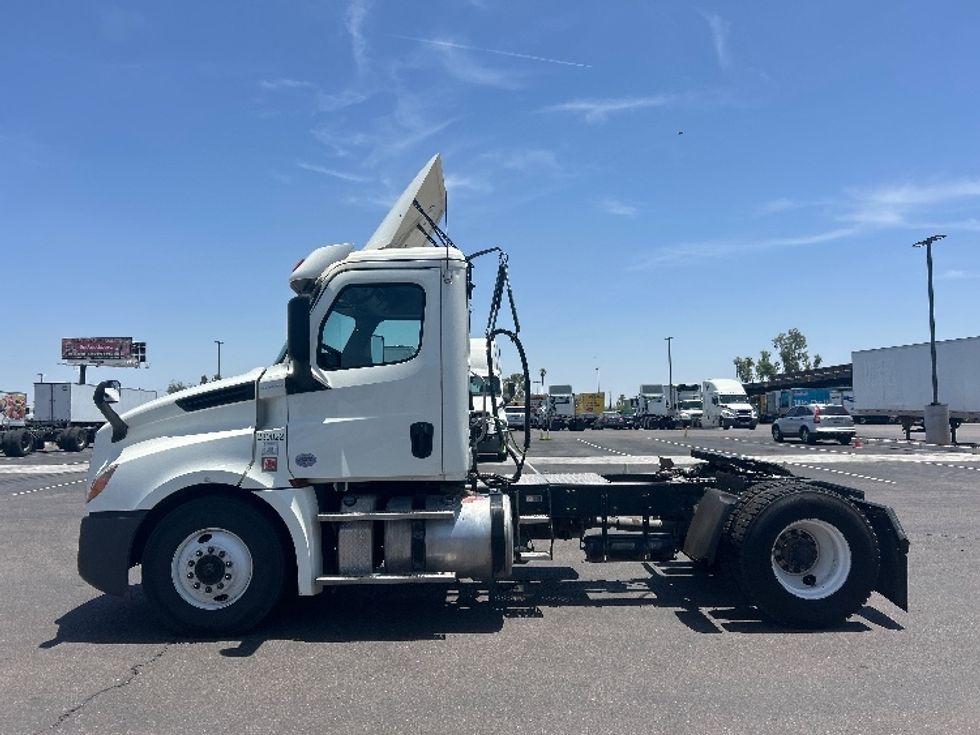 2019 Freightliner Cascadia 126" Day cab photo 4