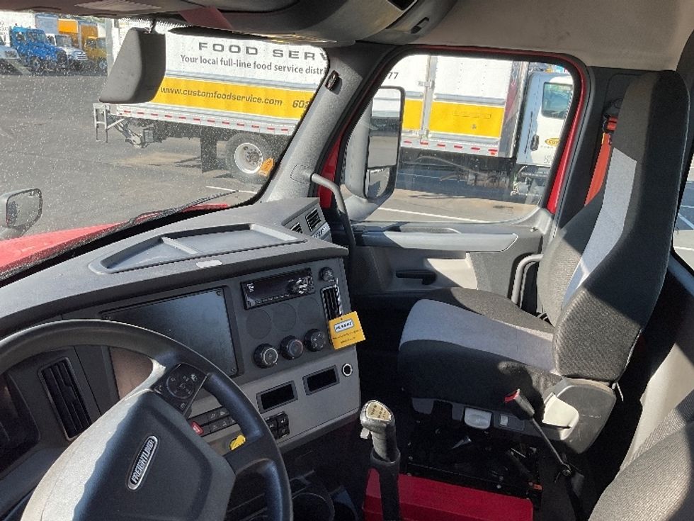 Day Cab Tractor-Heavy Duty Tractors-Freightliner-2019-T12642ST-Phoenix-AZ-325,522\n\t\tmiles-$ 35,250 - Image 10