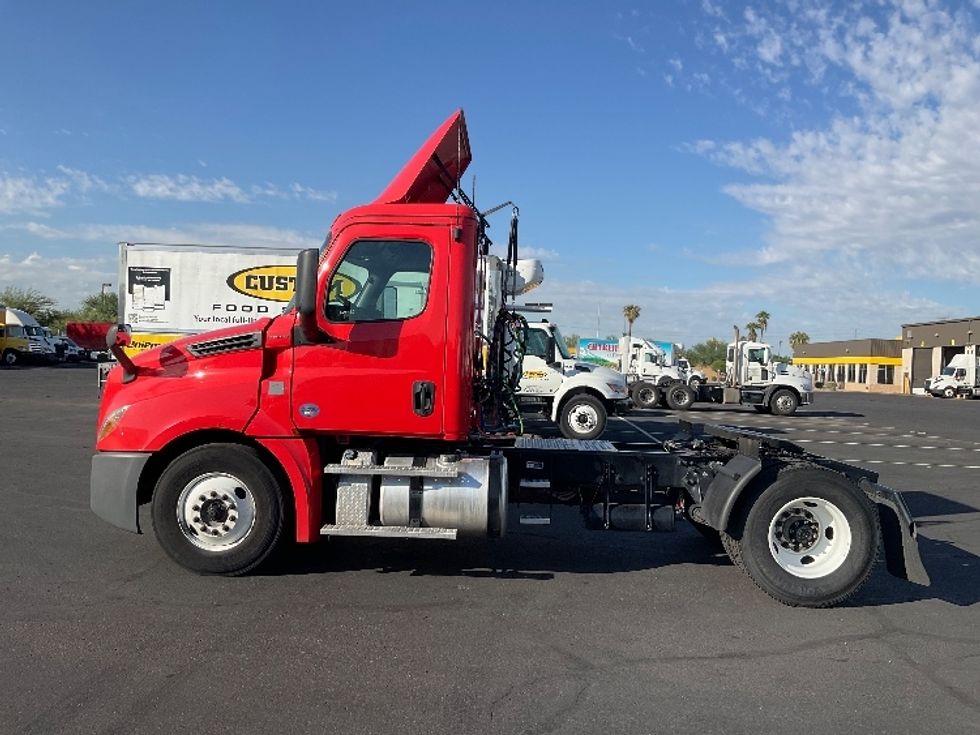 Day Cab Tractor-Heavy Duty Tractors-Freightliner-2019-T12642ST-Phoenix-AZ-325,522\n\t\tmiles-$ 35,250 - Image 4