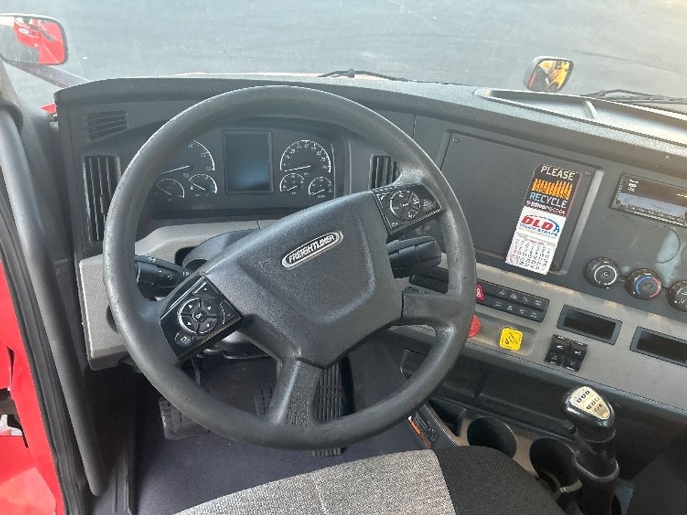 Day Cab Tractor-Heavy Duty Tractors-Freightliner-2019-T12642ST-Phoenix-AZ-445,968\n\t\tmiles-$ 28,500 - Image 11