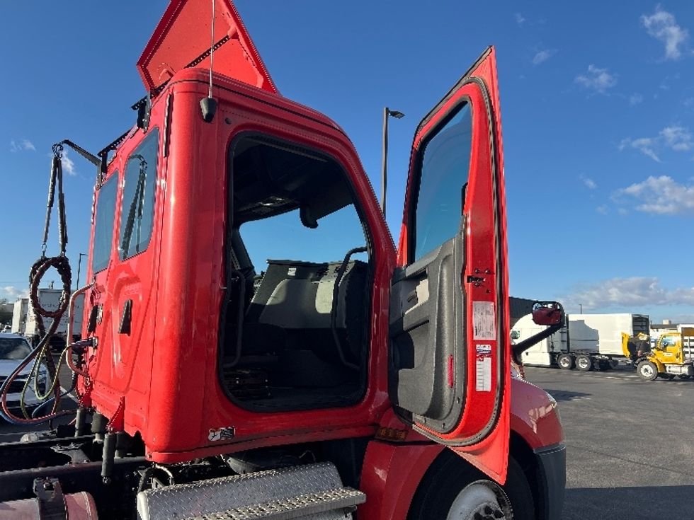 Day Cab Tractor-Heavy Duty Tractors-Freightliner-2019-T12642ST-Phoenix-AZ-445,968\n\t\tmiles-$ 28,500 - Image 12