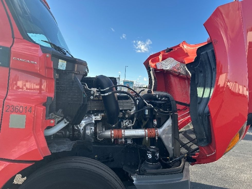 Day Cab Tractor-Heavy Duty Tractors-Freightliner-2019-T12642ST-Phoenix-AZ-445,968\n\t\tmiles-$ 28,500 - Image 15