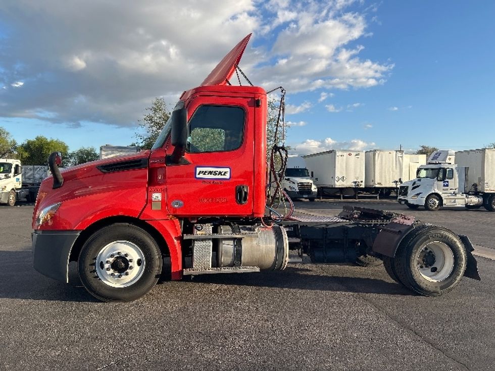 Day Cab Tractor-Heavy Duty Tractors-Freightliner-2019-T12642ST-Phoenix-AZ-445,968\n\t\tmiles-$ 28,500 - Image 4