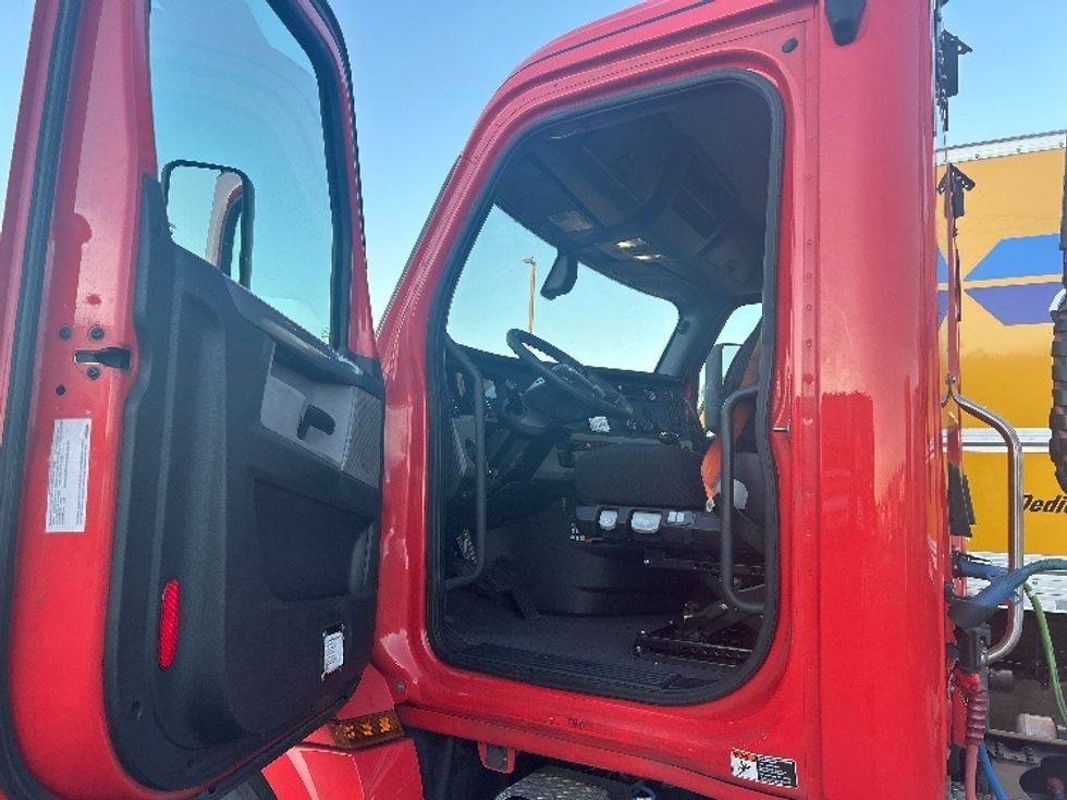 Day Cab Tractor-Heavy Duty Tractors-Freightliner-2019-T12642ST-Phoenix-AZ-445,968\n\t\tmiles-$ 28,500 - Image 9