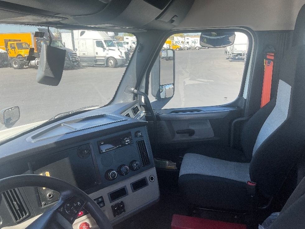 Day Cab Tractor-Heavy Duty Tractors-Freightliner-2019-T12642ST-Phoenix-AZ-461,476\n\t\tmiles-$ 33,500 - Image 10