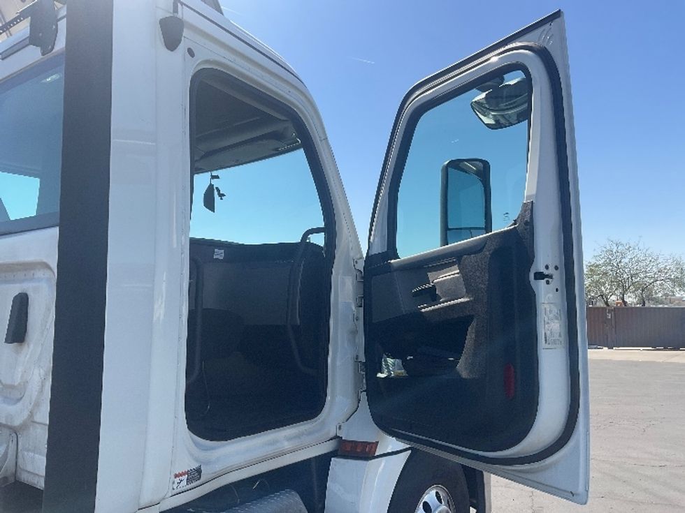 Day Cab Tractor-Heavy Duty Tractors-Freightliner-2019-T12642ST-Phoenix-AZ-461,476\n\t\tmiles-$ 33,500 - Image 12