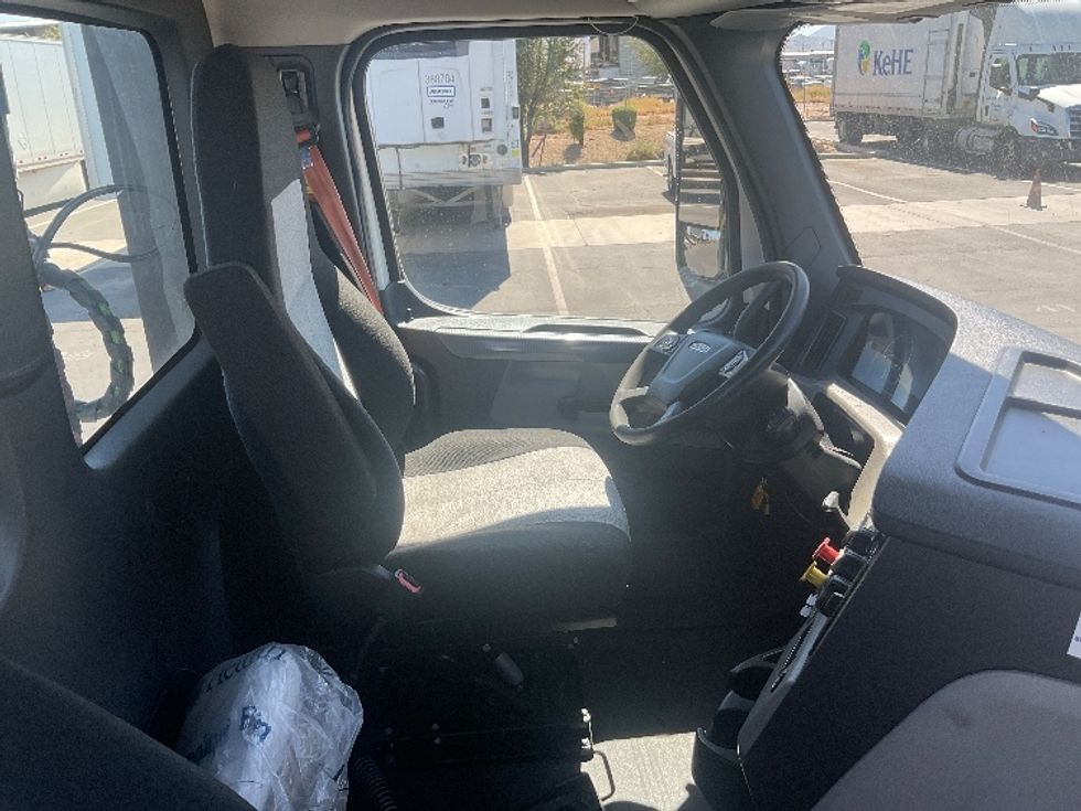 Day Cab Tractor-Heavy Duty Tractors-Freightliner-2019-T12642ST-Phoenix-AZ-461,476\n\t\tmiles-$ 33,500 - Image 14