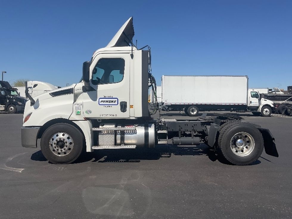 Day Cab Tractor-Heavy Duty Tractors-Freightliner-2019-T12642ST-Phoenix-AZ-461,476\n\t\tmiles-$ 33,500 - Image 4