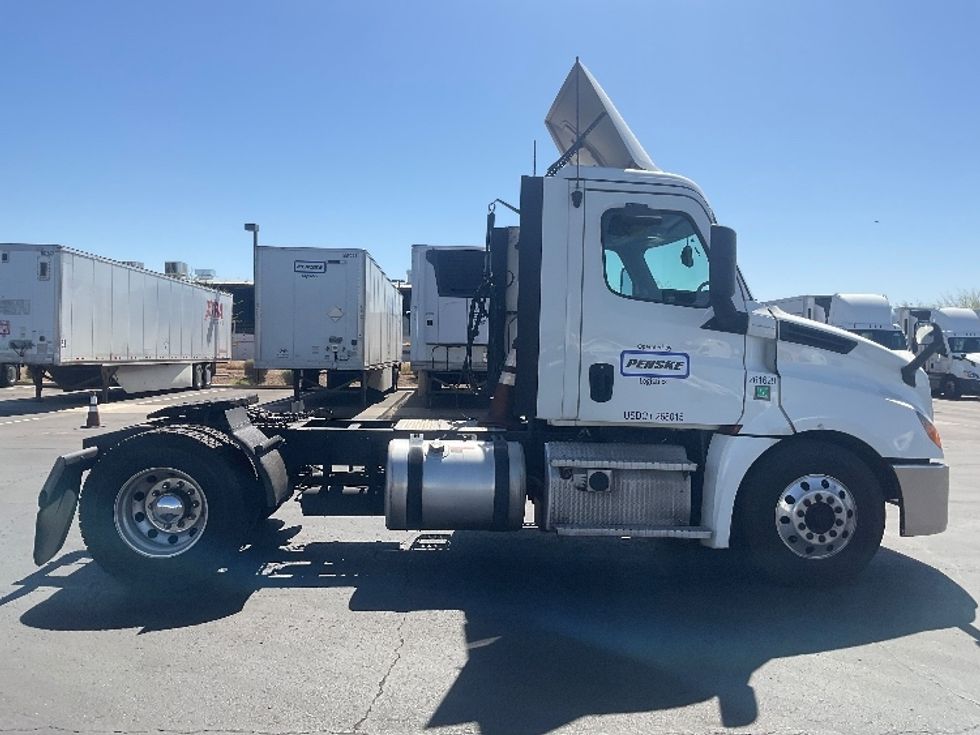 Day Cab Tractor-Heavy Duty Tractors-Freightliner-2019-T12642ST-Phoenix-AZ-461,476\n\t\tmiles-$ 33,500 - Image 8