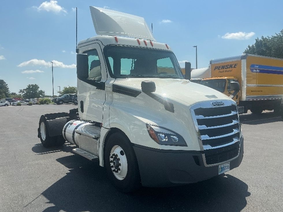 Day Cab Tractor-Heavy Duty Tractors-Freightliner-2019-T12642ST-Piqua-OH-276,851\n\t\tmiles-$ 40,500 - Image 1