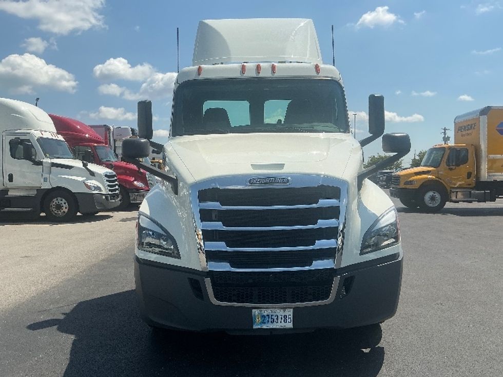 Day Cab Tractor-Heavy Duty Tractors-Freightliner-2019-T12642ST-Piqua-OH-276,851\n\t\tmiles-$ 40,500 - Image 2