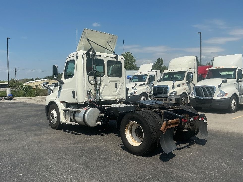 Day Cab Tractor-Heavy Duty Tractors-Freightliner-2019-T12642ST-Piqua-OH-276,851\n\t\tmiles-$ 40,500 - Image 5