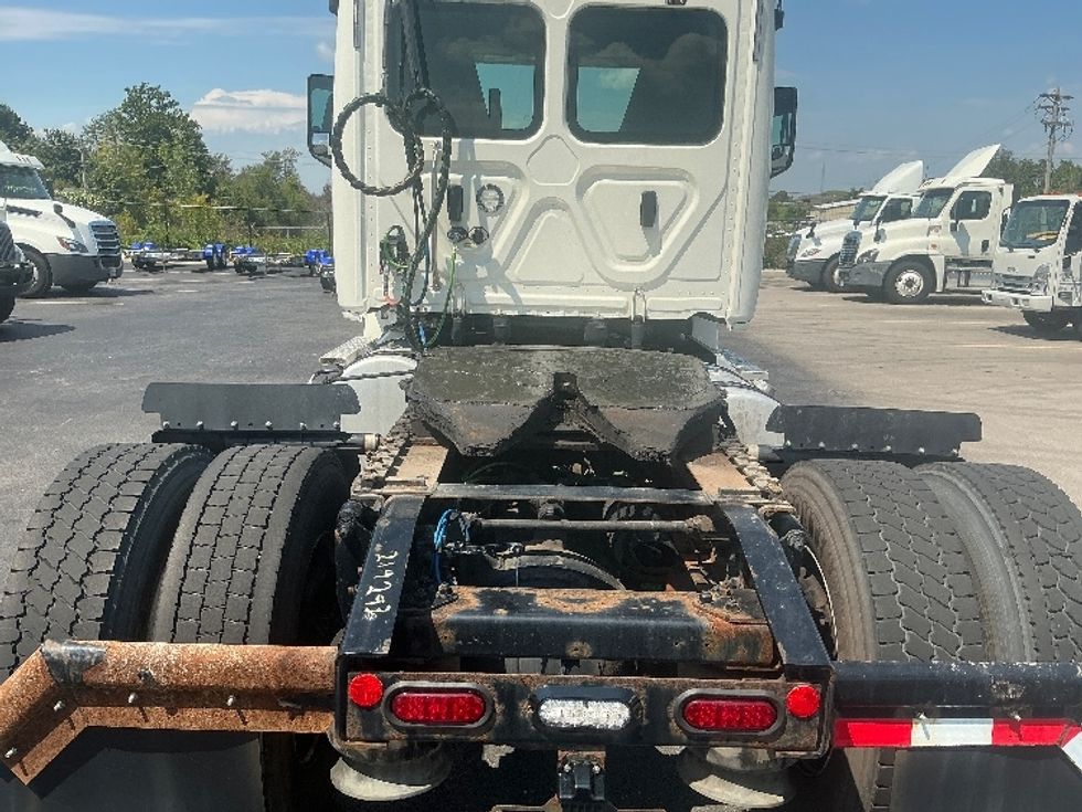 Day Cab Tractor-Heavy Duty Tractors-Freightliner-2019-T12642ST-Piqua-OH-276,851\n\t\tmiles-$ 40,500 - Image 6