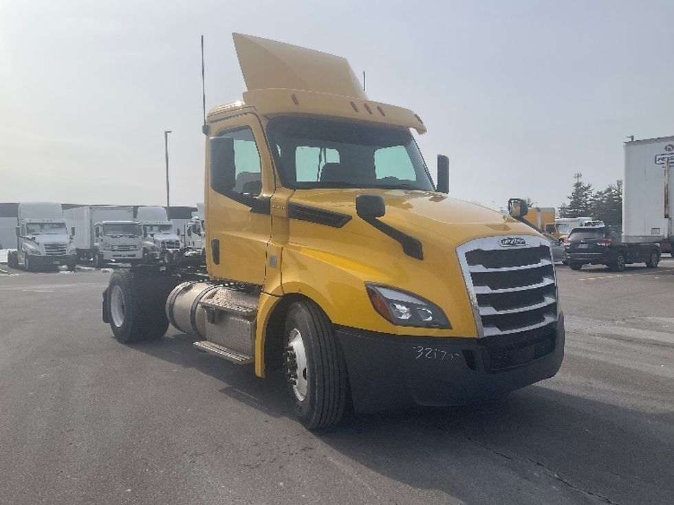 Day Cab Tractor-Heavy Duty Tractors-Freightliner-2019-T12642ST-Piqua-OH-364,695\n\t\tmiles-$ 37,250 - Image 1