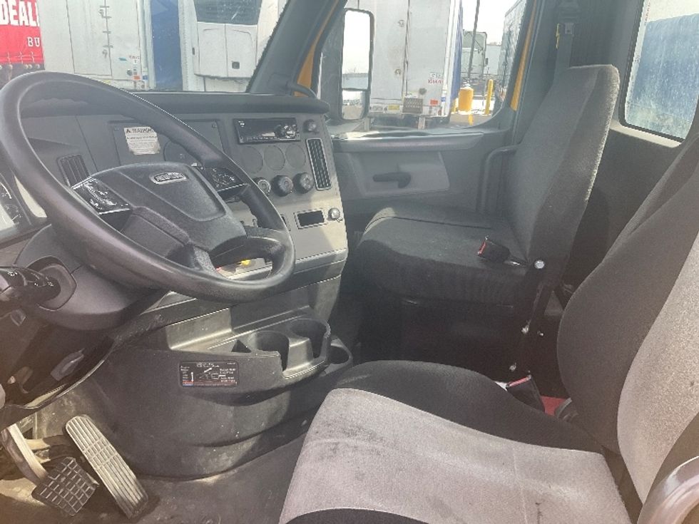 Day Cab Tractor-Heavy Duty Tractors-Freightliner-2019-T12642ST-Piqua-OH-364,695\n\t\tmiles-$ 37,250 - Image 10