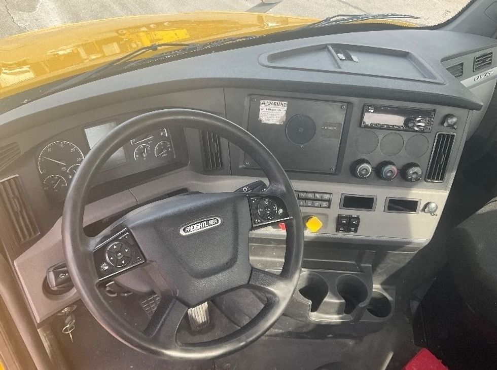 Day Cab Tractor-Heavy Duty Tractors-Freightliner-2019-T12642ST-Piqua-OH-364,695\n\t\tmiles-$ 37,250 - Image 11
