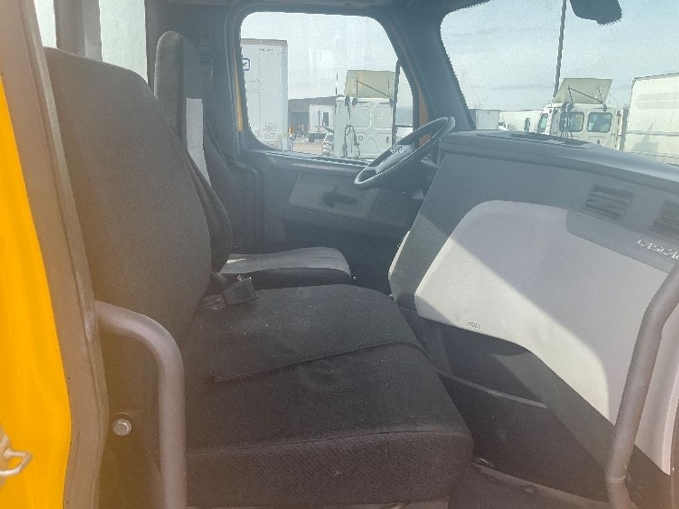 Day Cab Tractor-Heavy Duty Tractors-Freightliner-2019-T12642ST-Piqua-OH-364,695\n\t\tmiles-$ 37,250 - Image 14