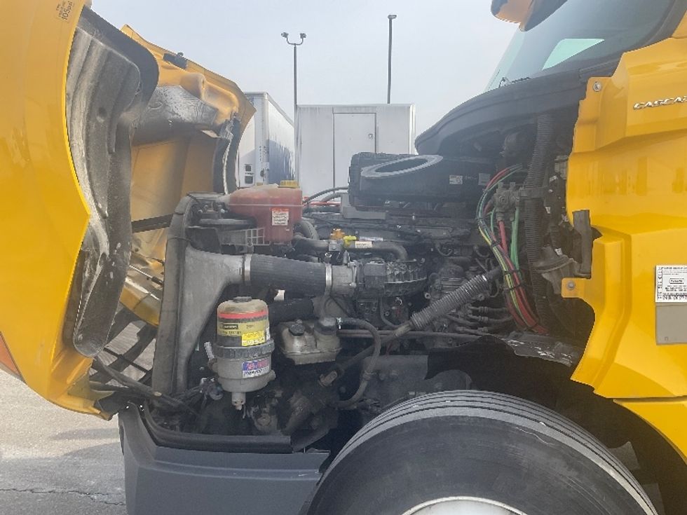 Day Cab Tractor-Heavy Duty Tractors-Freightliner-2019-T12642ST-Piqua-OH-364,695\n\t\tmiles-$ 37,250 - Image 16