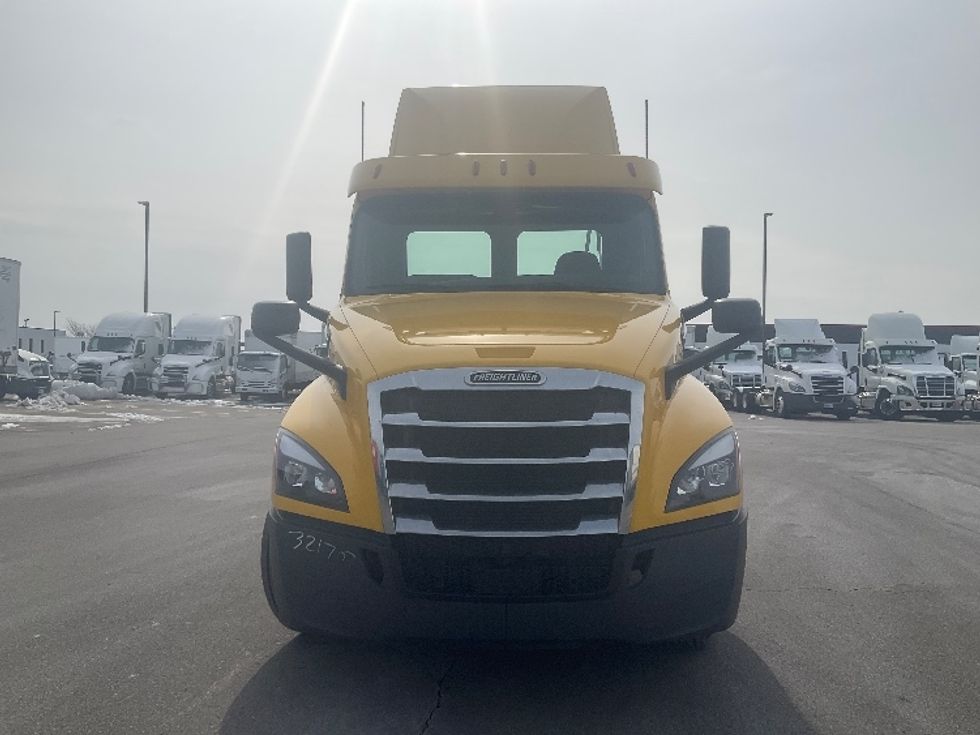 Day Cab Tractor-Heavy Duty Tractors-Freightliner-2019-T12642ST-Piqua-OH-364,695\n\t\tmiles-$ 37,250 - Image 2