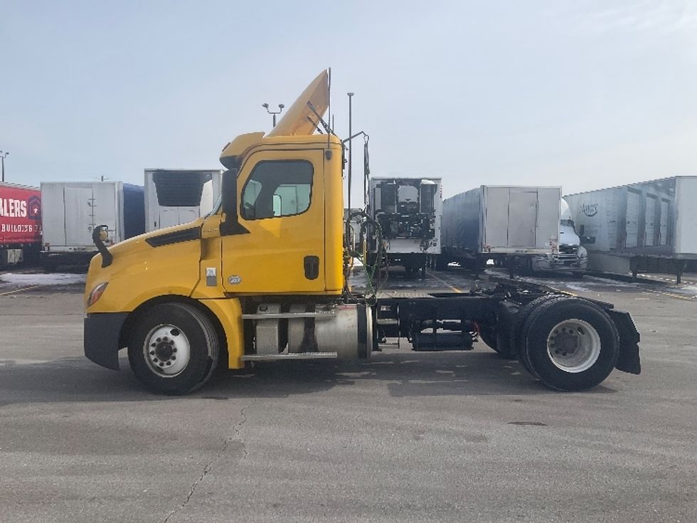 Day Cab Tractor-Heavy Duty Tractors-Freightliner-2019-T12642ST-Piqua-OH-364,695\n\t\tmiles-$ 37,250 - Image 4