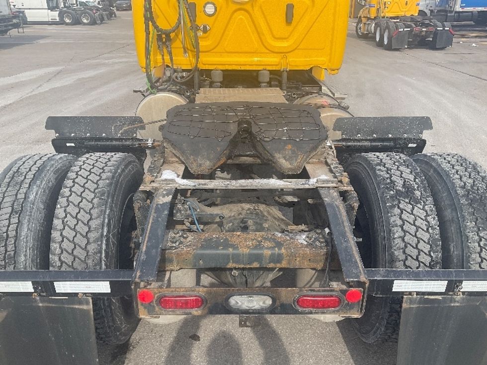 Day Cab Tractor-Heavy Duty Tractors-Freightliner-2019-T12642ST-Piqua-OH-364,695\n\t\tmiles-$ 37,250 - Image 6