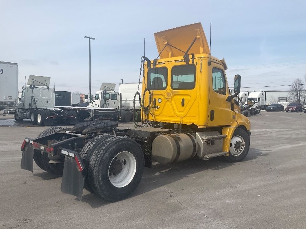 Day Cab Tractor-Heavy Duty Tractors-Freightliner-2019-T12642ST-Piqua-OH-364,695\n\t\tmiles-$ 37,250 - Image 7