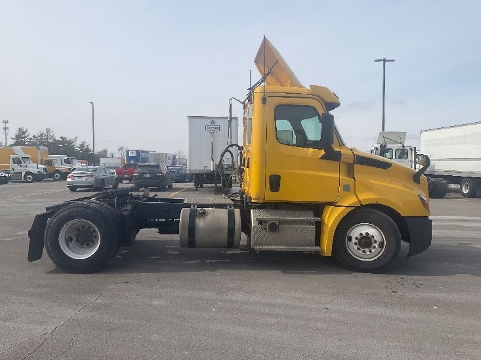Day Cab Tractor-Heavy Duty Tractors-Freightliner-2019-T12642ST-Piqua-OH-364,695\n\t\tmiles-$ 37,250 - Image 8