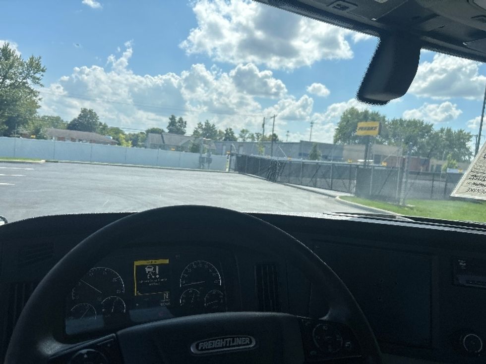 Day Cab Tractor-Heavy Duty Tractors-Freightliner-2019-T12642ST-Piqua-OH-377,117\n\t\tmiles-$ 33,250 - Image 11