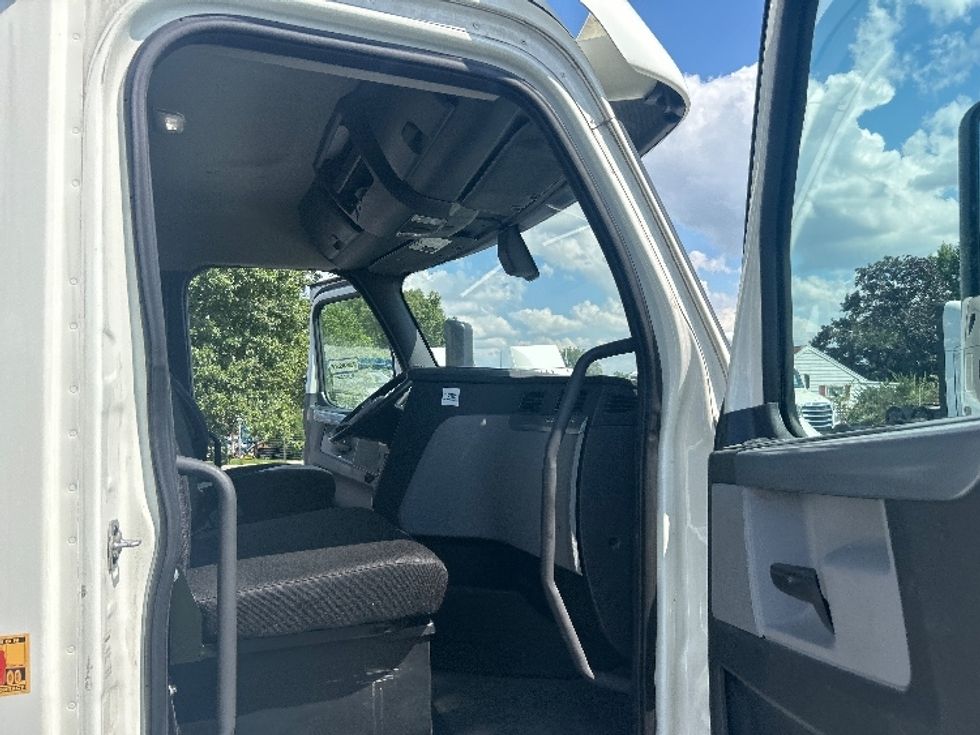Day Cab Tractor-Heavy Duty Tractors-Freightliner-2019-T12642ST-Piqua-OH-377,117\n\t\tmiles-$ 33,250 - Image 12