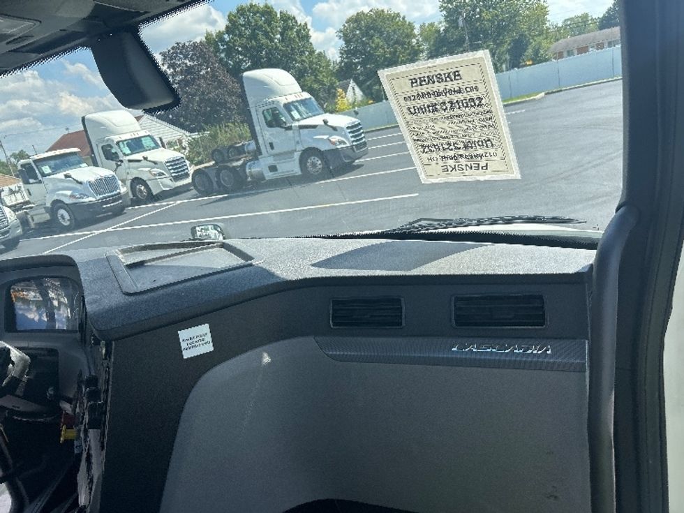 Day Cab Tractor-Heavy Duty Tractors-Freightliner-2019-T12642ST-Piqua-OH-377,117\n\t\tmiles-$ 33,250 - Image 13
