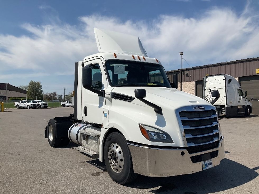 Day Cab Tractor-Heavy Duty Tractors-Freightliner-2019-T12642ST-Piqua-OH-477,615\n\t\tmiles-$ 27,500 - Image 1
