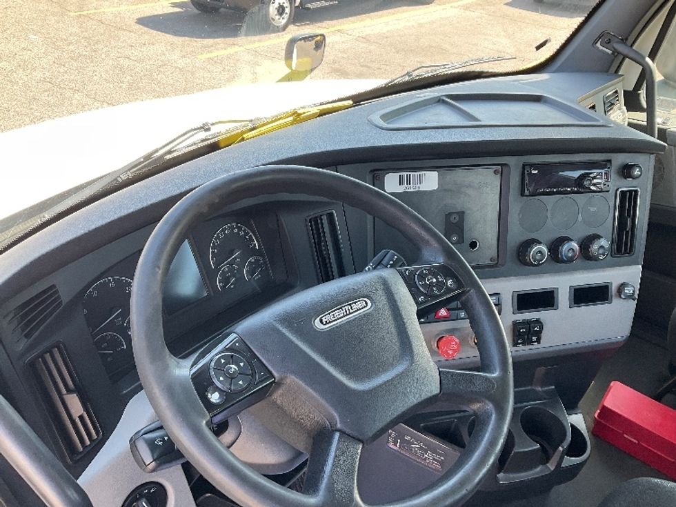Day Cab Tractor-Heavy Duty Tractors-Freightliner-2019-T12642ST-Piqua-OH-477,615\n\t\tmiles-$ 27,500 - Image 10