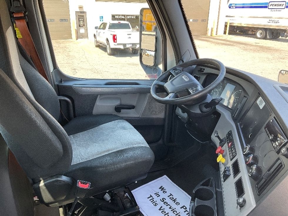 Day Cab Tractor-Heavy Duty Tractors-Freightliner-2019-T12642ST-Piqua-OH-477,615\n\t\tmiles-$ 27,500 - Image 14