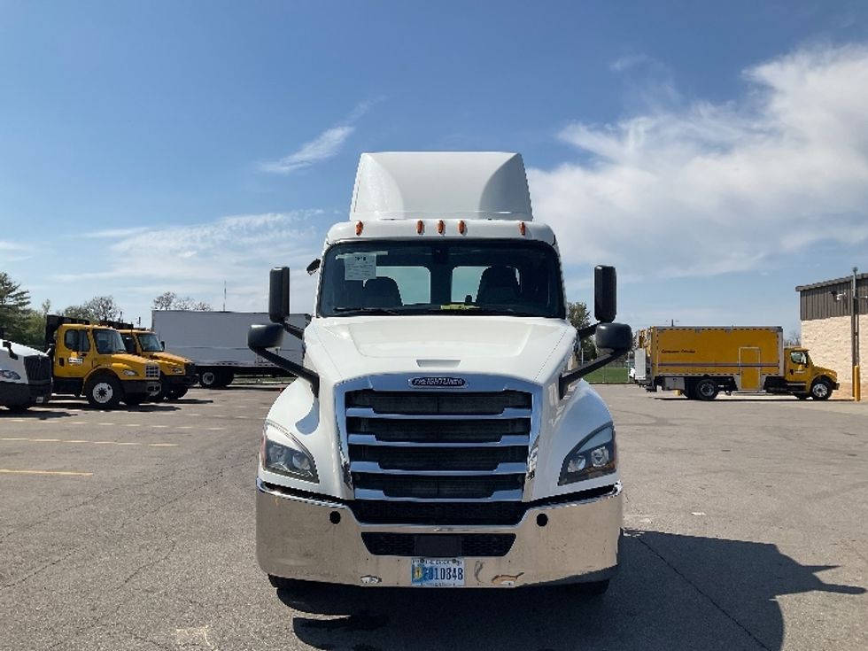 Day Cab Tractor-Heavy Duty Tractors-Freightliner-2019-T12642ST-Piqua-OH-477,615\n\t\tmiles-$ 27,500 - Image 2